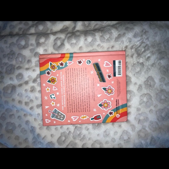 CHARLI D AMELIO essentially CHARLI guide book for tweens - Picture 2 of 9